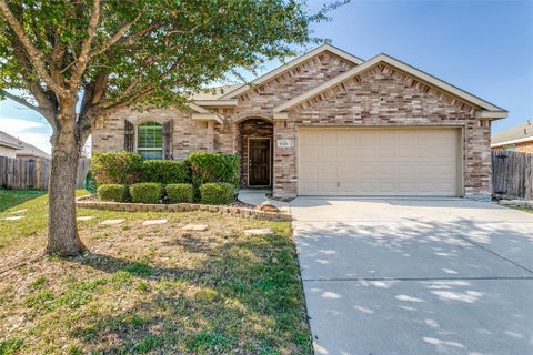 Photo of 11204 Beechgrove Court, Fort Worth, TX 76140 (MLS # 21403926)