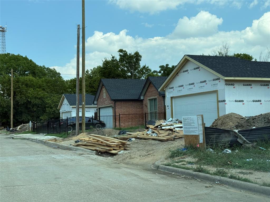 4418 Metropolitan Avenue