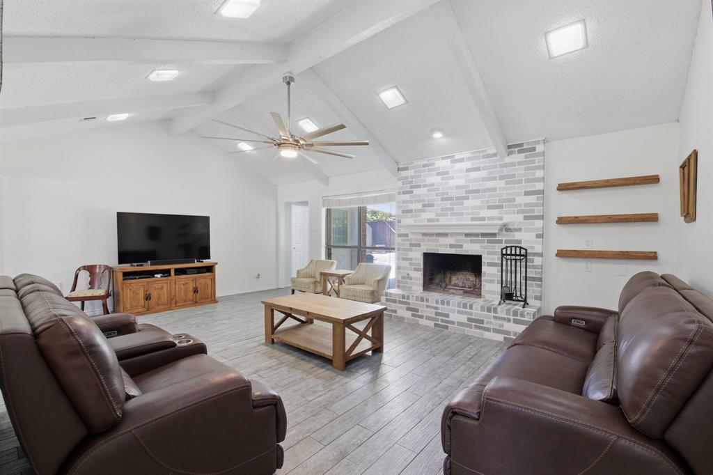 1211 Meadowview Drive