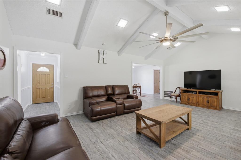 1211 Meadowview Drive