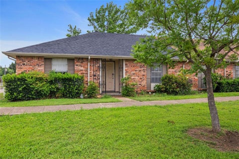 Photo of 66 W Mountain Creek Drive, Grand Prairie, TX 75052 (MLS # 21393441)