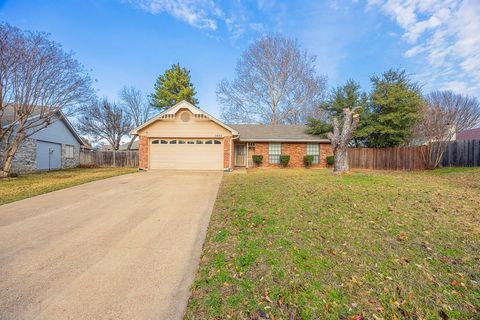 Photo of 2803 Glen Hollow Circle, Arlington, TX 76016 (MLS # 21154890)