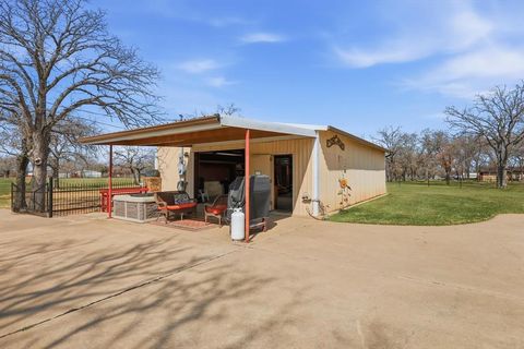 Tiny photo for 4 Buckskin Road, Mineral Wells, TX 76067 (MLS # 21196434)