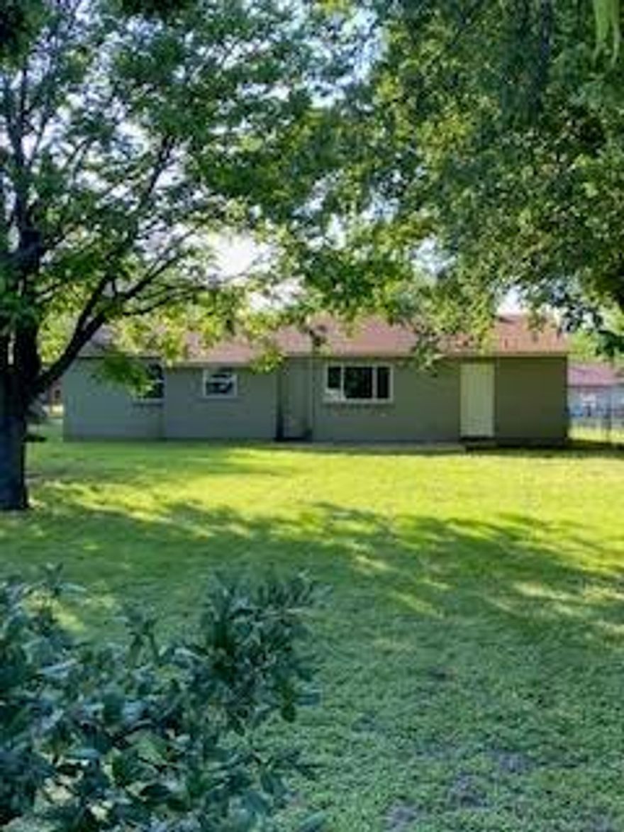 Great yard size for entertainment. One car garage, and 3 bedrooms with one bath. Everything is nearby, from dining, movies, groceries, and other shopping.