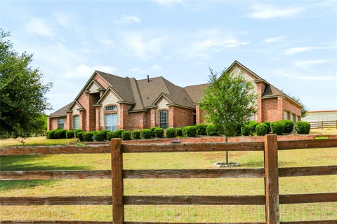 Photo of 170 Park Place Circle, Cresson, TX 76035 (MLS # 21390966)