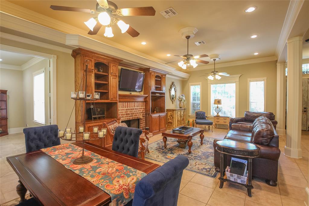 12811 Winding Oak