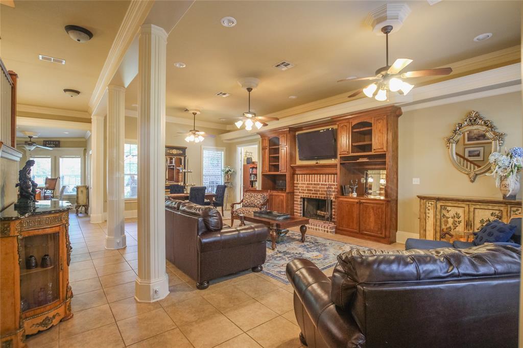 12811 Winding Oak