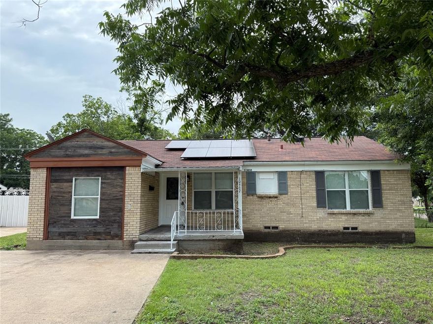 COMPLETLY REMODELED and MOVE-IN READY! Sitting on a spacious, tree-shaded corner lot this BEAUTIFUL 3-bed, 1-bath home is great for a family! With an open concept living area, a functional galley kitchen with new appliances, countertops, & cabinets, plus a separate dining area makes this home perfect for gatherings. Complete with all new Luxury Vinyl Flooring making cleanup a breeze! Located close to schools, great restaurants, and shopping.

No smoking