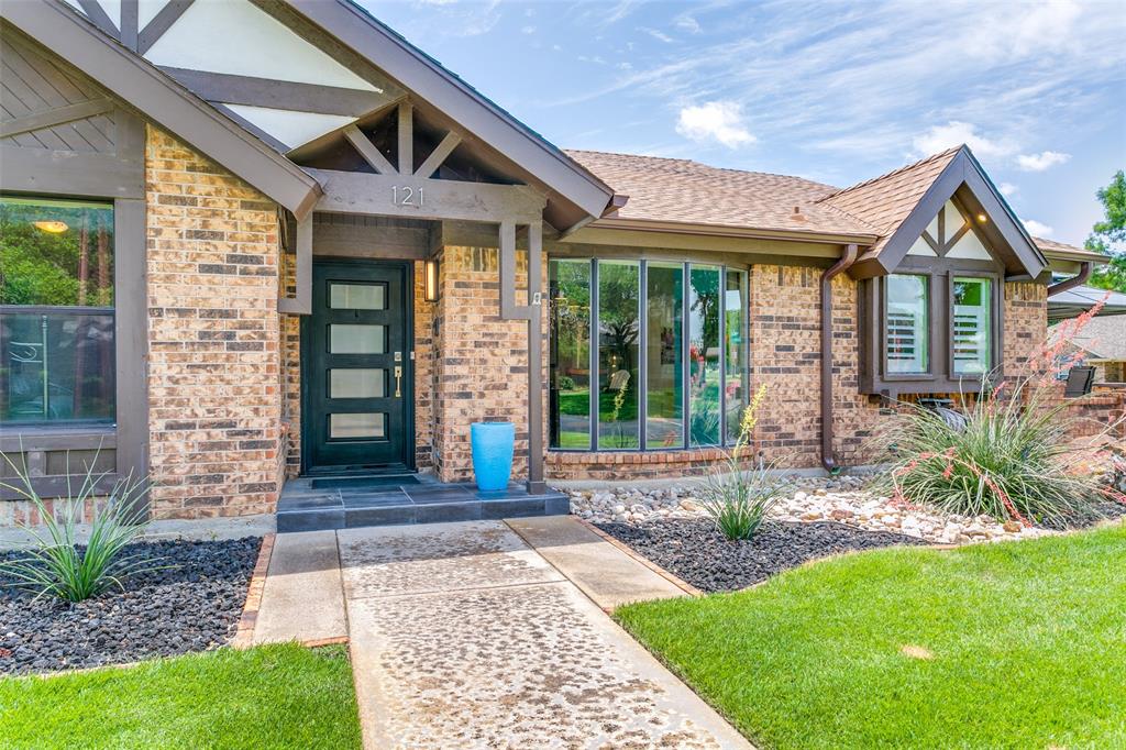 121 E Louella Drive