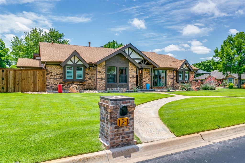 121 E Louella Drive