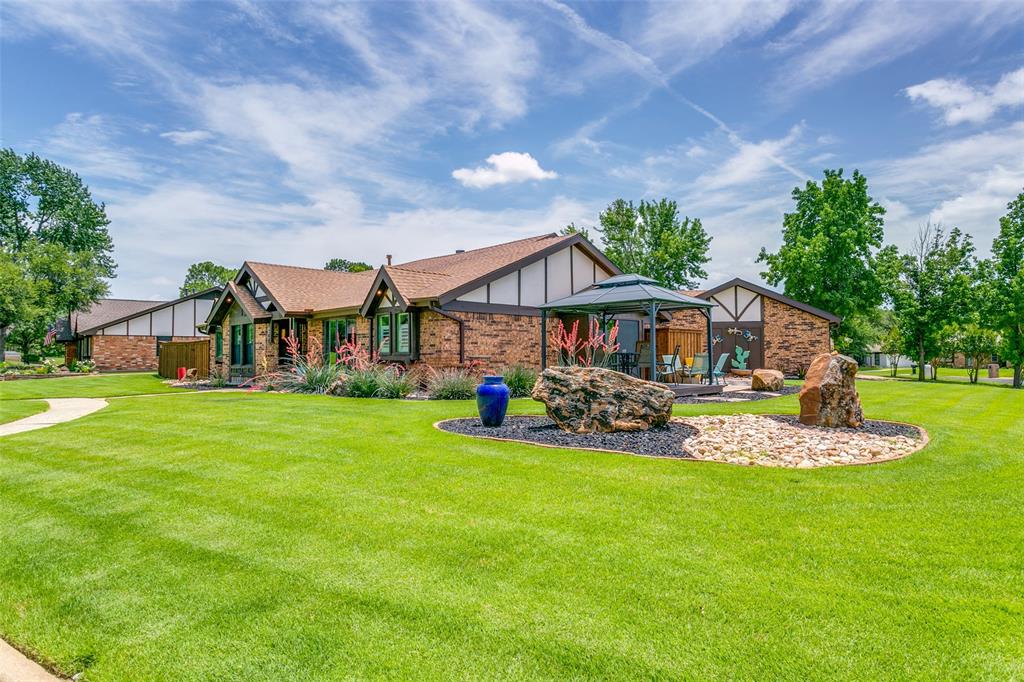 121 E Louella Drive