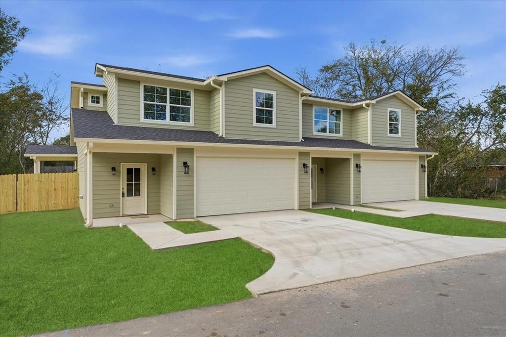 Photo of 802 S Newsom Street, Mineola, TX 75773 (MLS # 21092962)