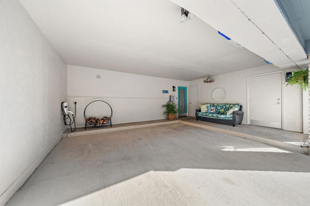 White Rock West Condo - Residential