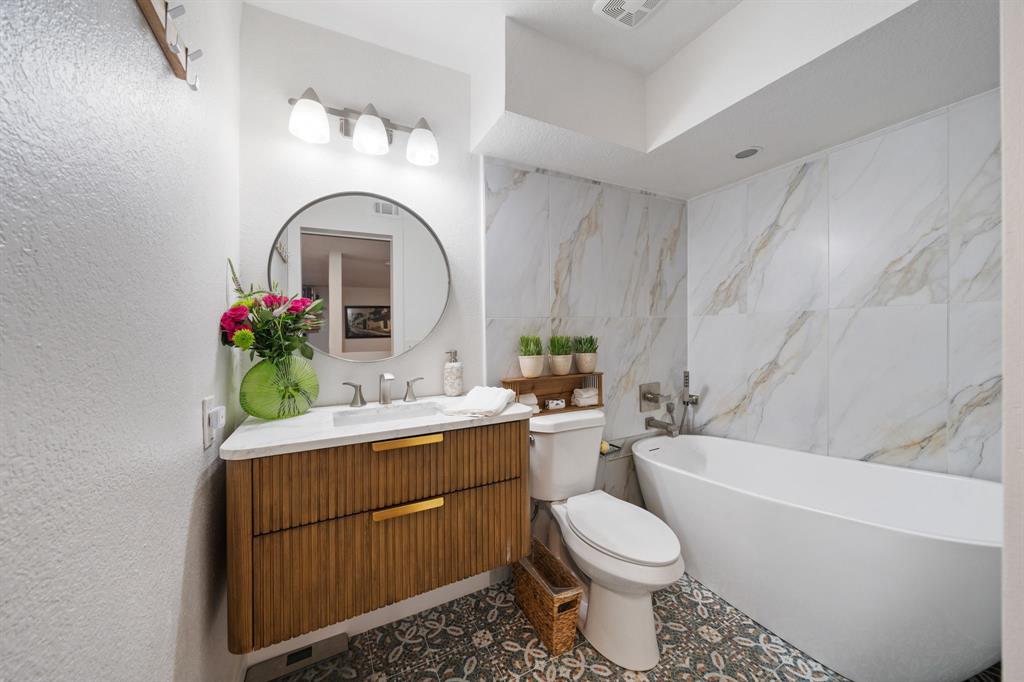 White Rock West Condo - Residential