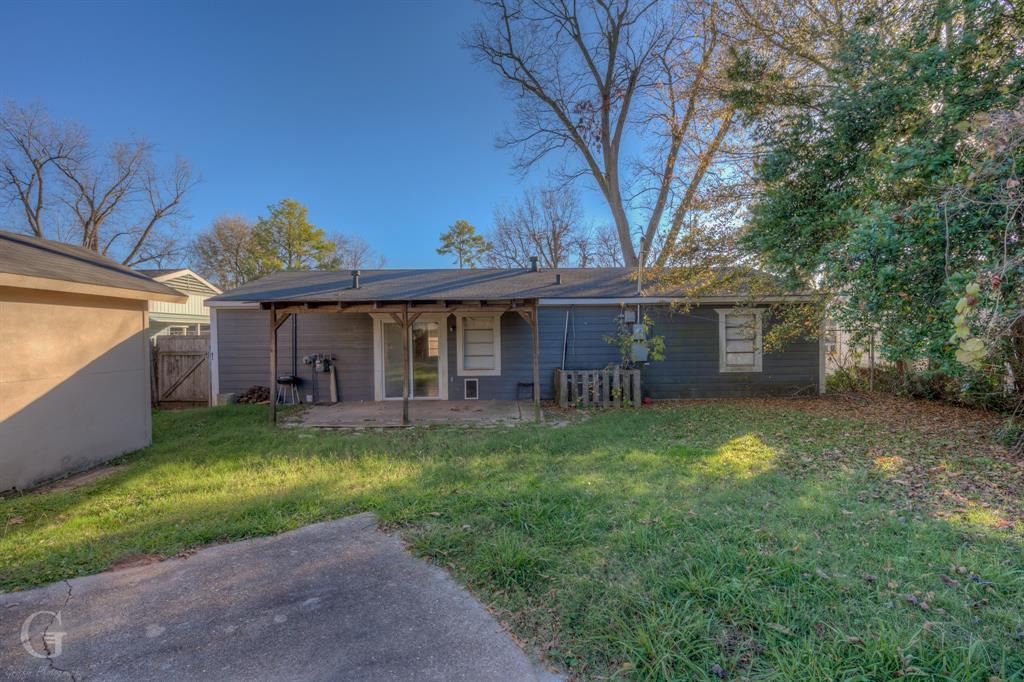 SHADY GROVE - Residential Lease