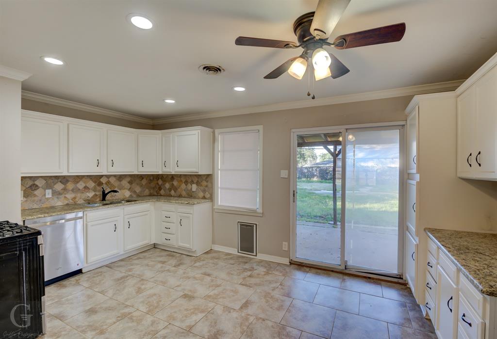 SHADY GROVE - Residential Lease