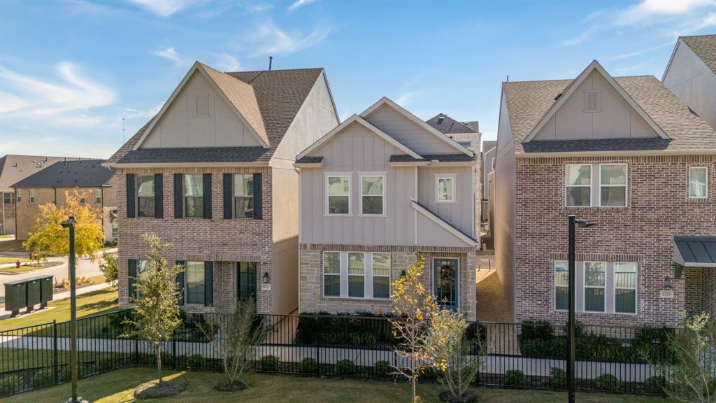 4325 Henderson Avenue