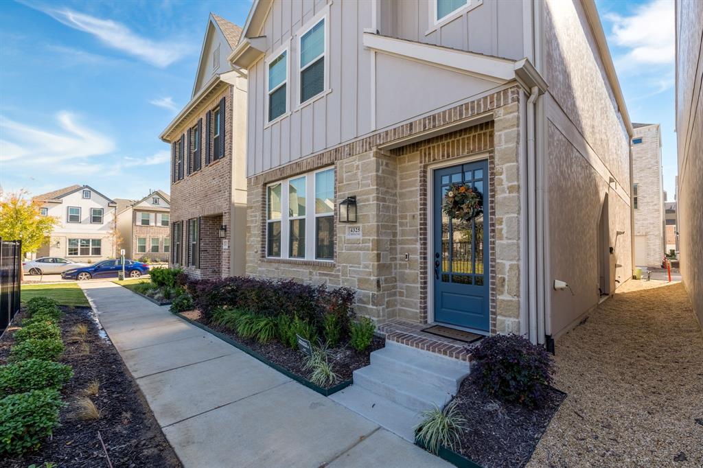 4325 Henderson Avenue