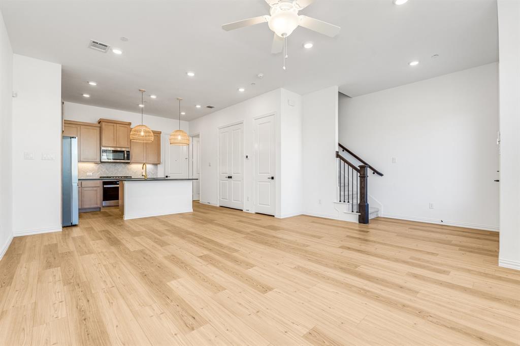 4325 Henderson Avenue