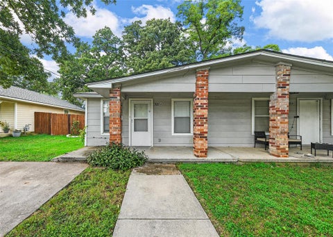 Photo of 521 Ruth Street #A, Denton, TX 76205 (MLS # 21391619)