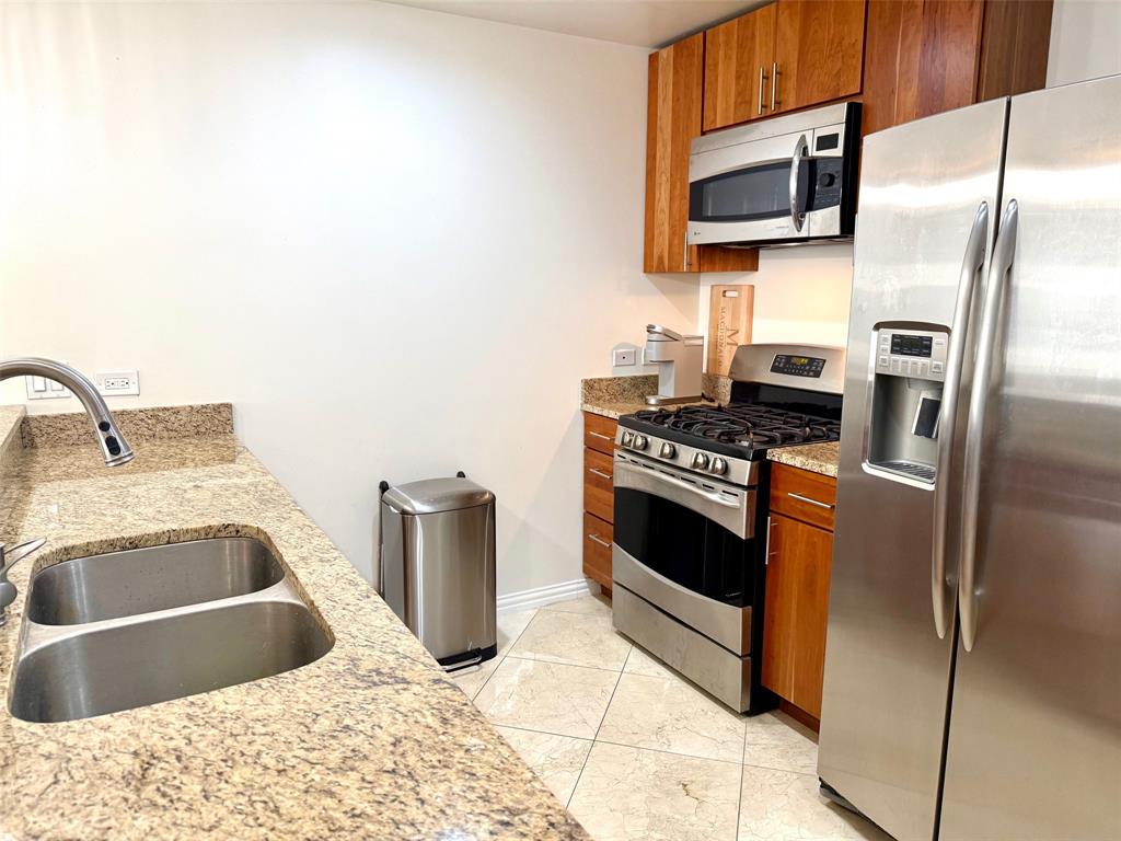 Metropolitan-1200 Main Street - Residential Lease