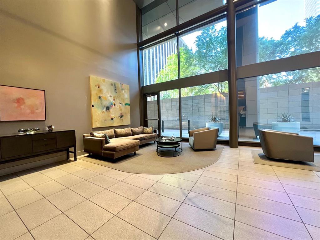 Metropolitan-1200 Main Street - Residential Lease