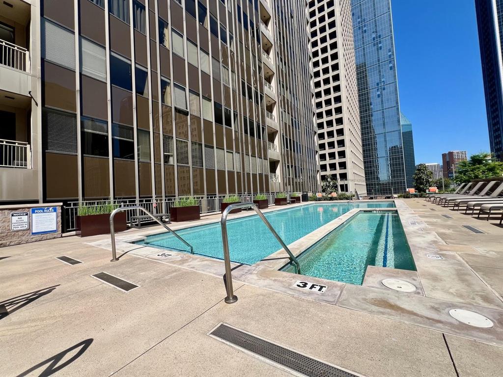 Metropolitan-1200 Main Street - Residential Lease