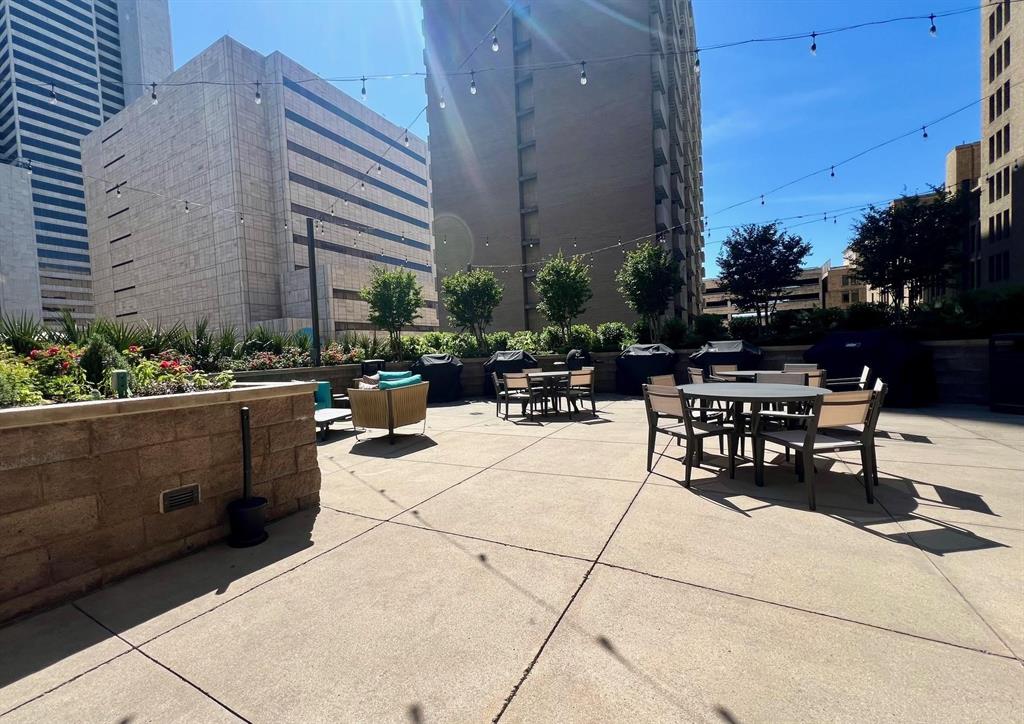 Metropolitan-1200 Main Street - Residential Lease