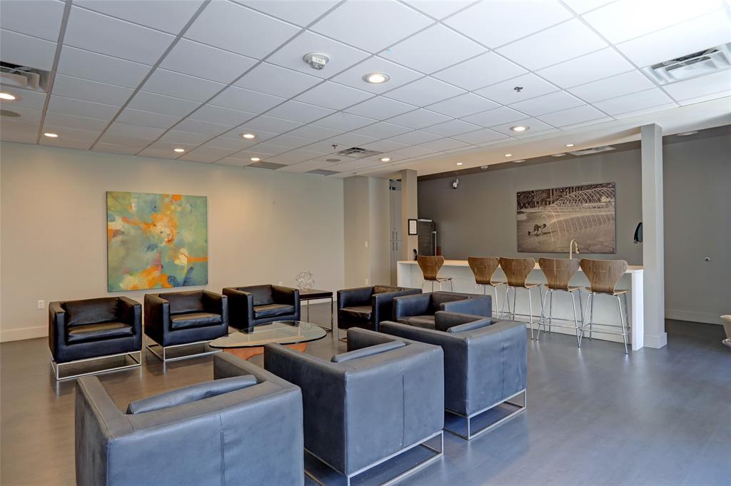 Metropolitan-1200 Main Street - Residential Lease