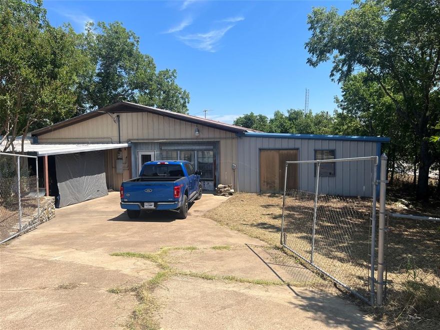 Welcome to 1913 Clear Lake Road! This unique property presents a remarkable opportunity for creative buyers looking to transform a former ceramics shop into their dream space.
With a bit of TLC and a vision for its potential, this spacious warehouse off the highway offers endless possibilities. The property boasts ample outdoor space for parking and equipment and a solid foundation. Property needs new HVAC and interior exterior cosmetics.
Embrace the chance to make this property your own and create a stunning space that reflects your personal style in this prime location of ever-growing Weatherford!