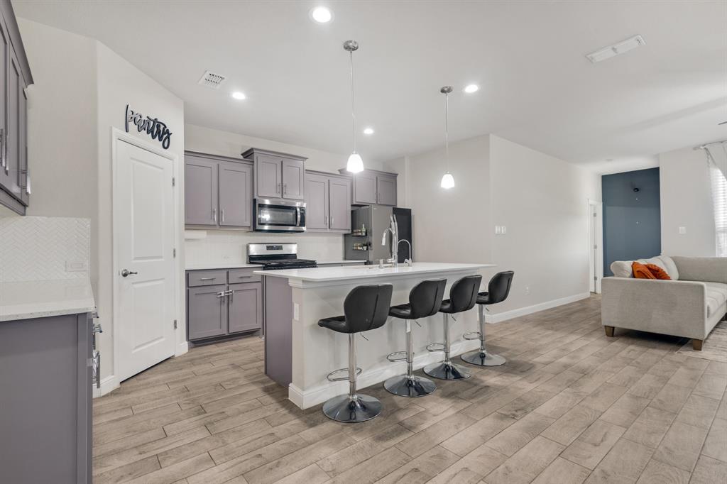 TRAILS OF ELIZABETH CREEK - Residential Lease