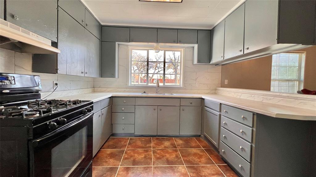 2522 N Hughes Avenue