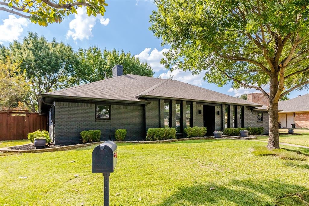16801 Thomas Chapel Drive