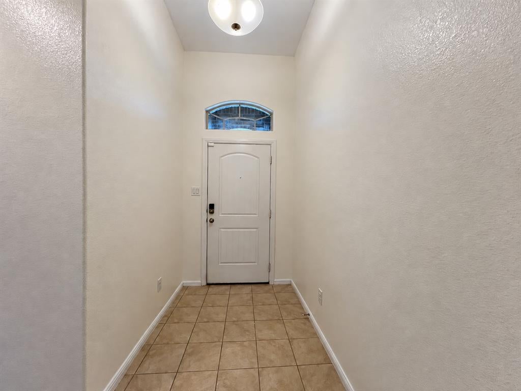 Photo of 712 Ben Lake Trail, Fort Worth, TX 76120 (MLS # 21392118)