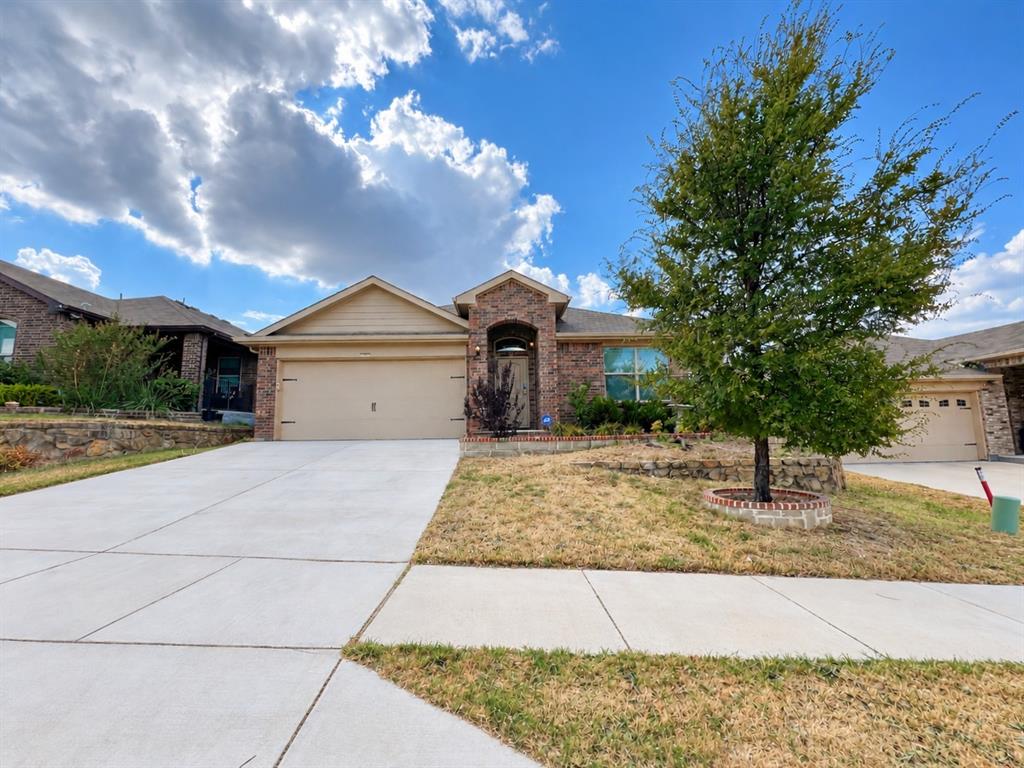 Photo of 712 Ben Lake Trail, Fort Worth, TX 76120 (MLS # 21392118)