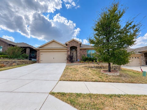 Photo of 712 Ben Lake Trail, Fort Worth, TX 76120 (MLS # 21392118)