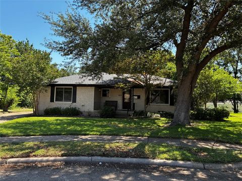 Photo of 1116 Atlanta Circle, Garland, TX 75041 (MLS # 21226866)