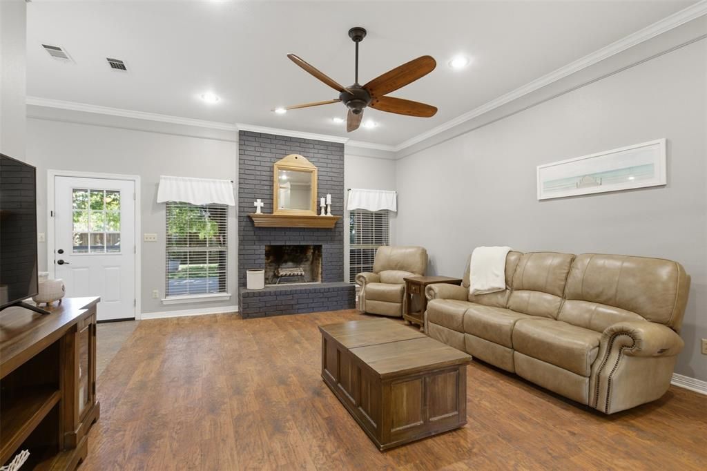 Photo of 2505 Hillview Court, Denton, TX 76209 (MLS # 21271703)