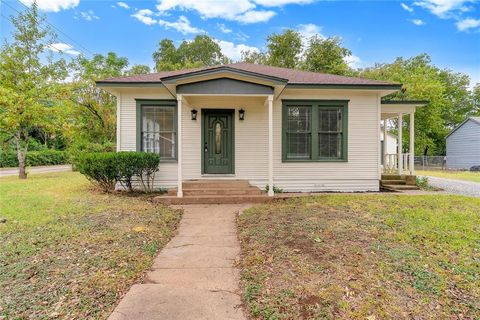 Photo of 520 Featherston Street, Cleburne, TX 76033 (MLS # 21093986) Photo of 520 Featherston Street, Cleburne, TX 76033 (MLS # 21093986)