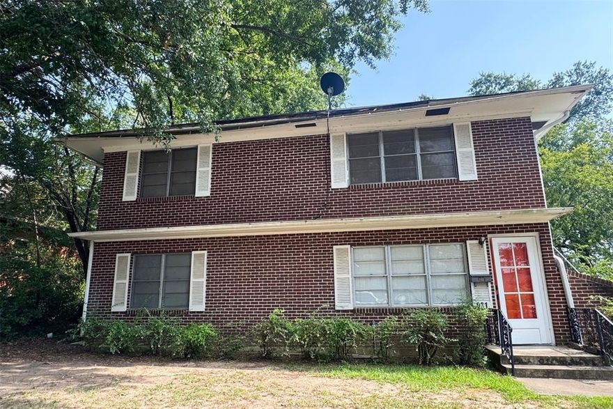 Unbeatable income opportunity. Duplex for sale in South Highlands. Walking or biking distance to Ochsner LSU Health Shreveport - less than a mile away! Both units contain Living Rooms, Kitchens, 2 bedrooms and 1 bathroom. Sizable yard. Detached carport. Great neighborhood. Both units are currently leased for another six months at $950 per month and upstairs at $900 per month, $1,850 per month total or $22,200 per year. Showings are to be scheduled through listing agent, as the property is occupied.