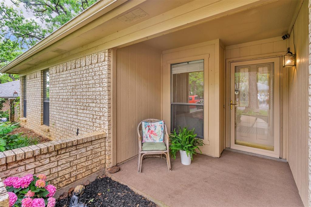 6824 Greenacres Drive