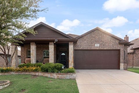 Photo of 11021 Erinmoor Trail, Fort Worth, TX 76052 (MLS # 21232141)