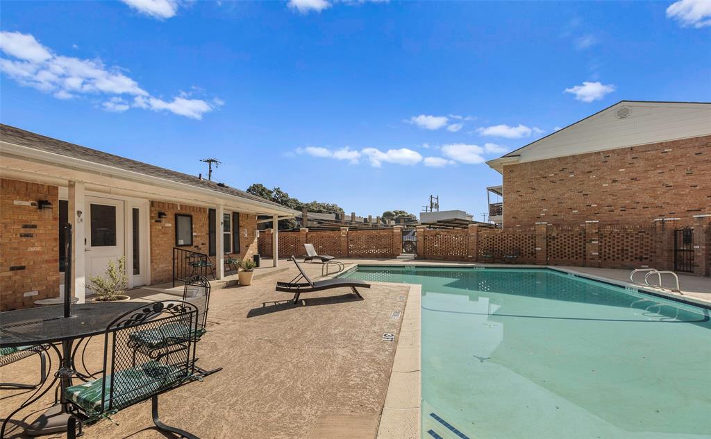 Sandhurst Manor - Residential