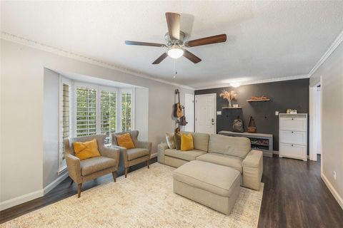 6007 Sandhurst Lane D Dallas TX 75206