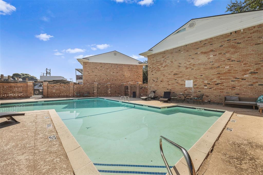 Sandhurst Manor - Residential