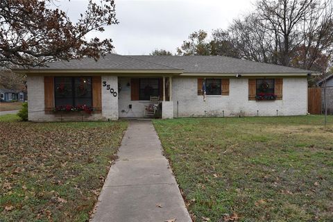 A home in Corsicana