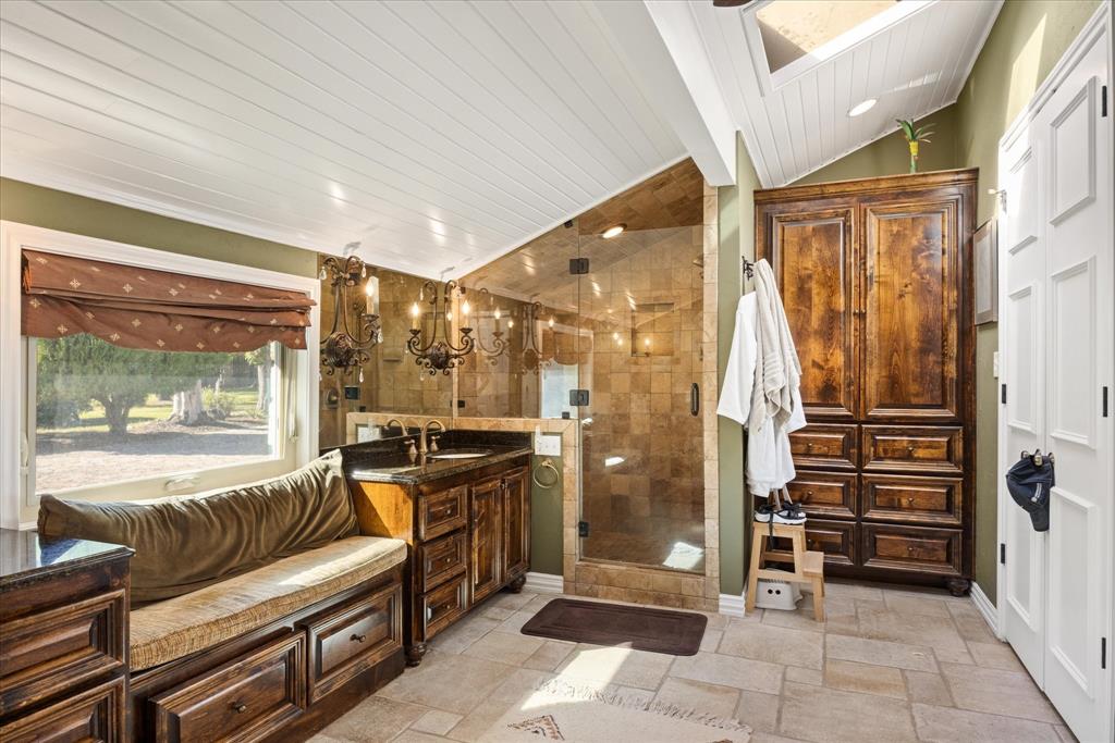 Lakecrest Manor - Residential