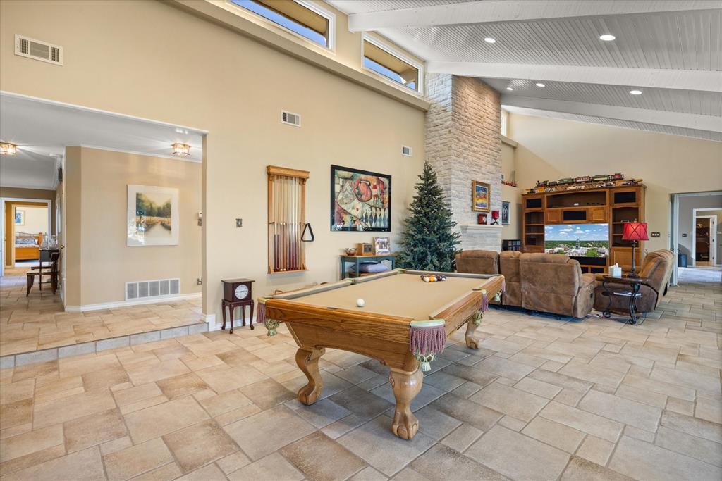 Lakecrest Manor - Residential