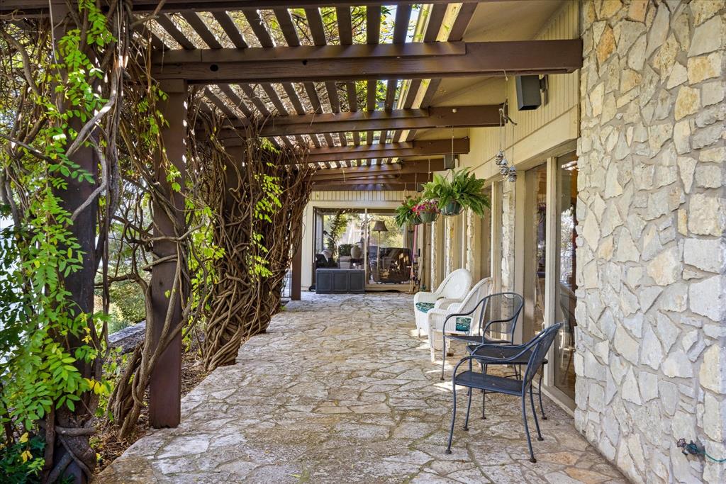 Lakecrest Manor - Residential