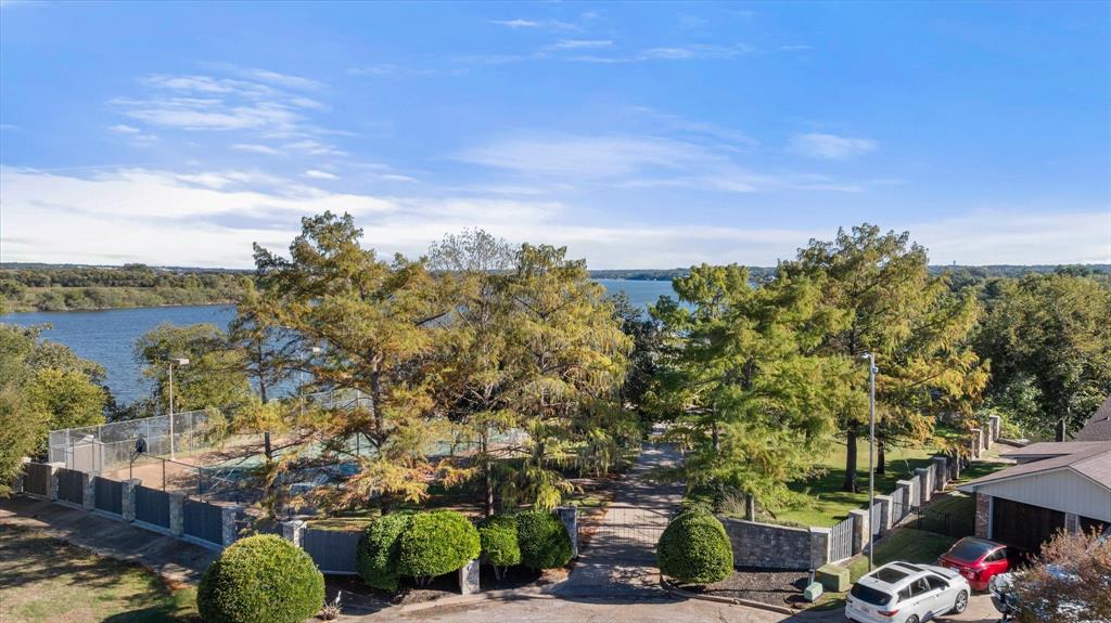 Lakecrest Manor - Residential